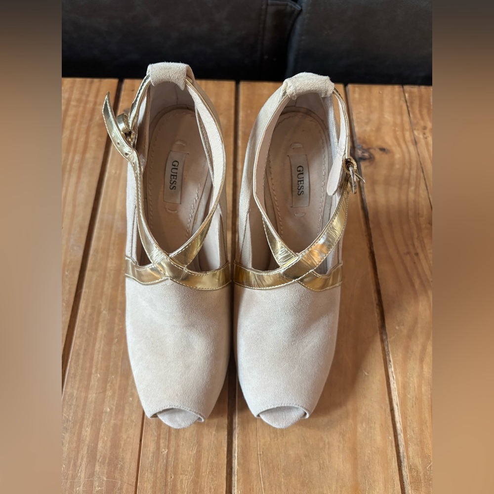 Guess beige, suede and gold accent stiletto shoe size 7M